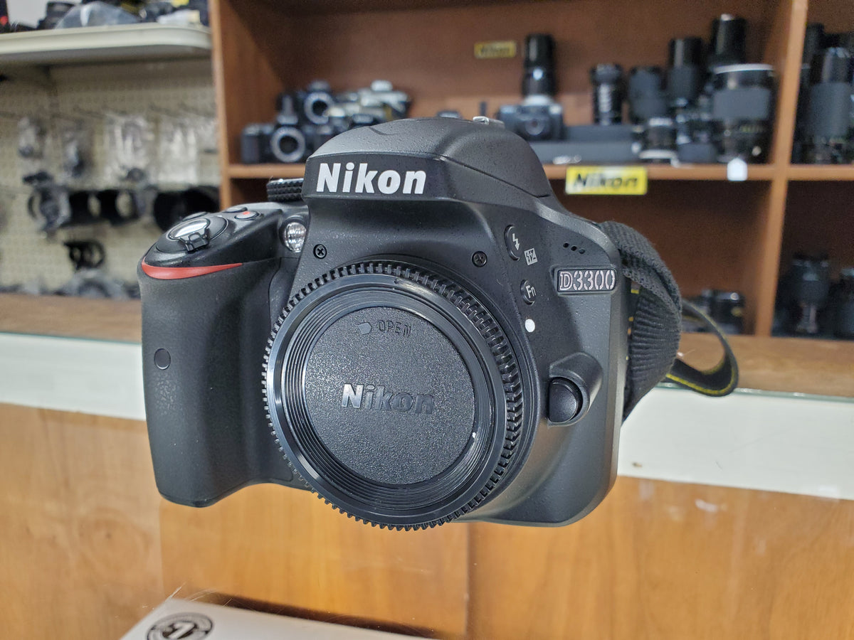 Nikon D3300 24MP DSLR 1080p Video, Used Condition 9/10, Canada