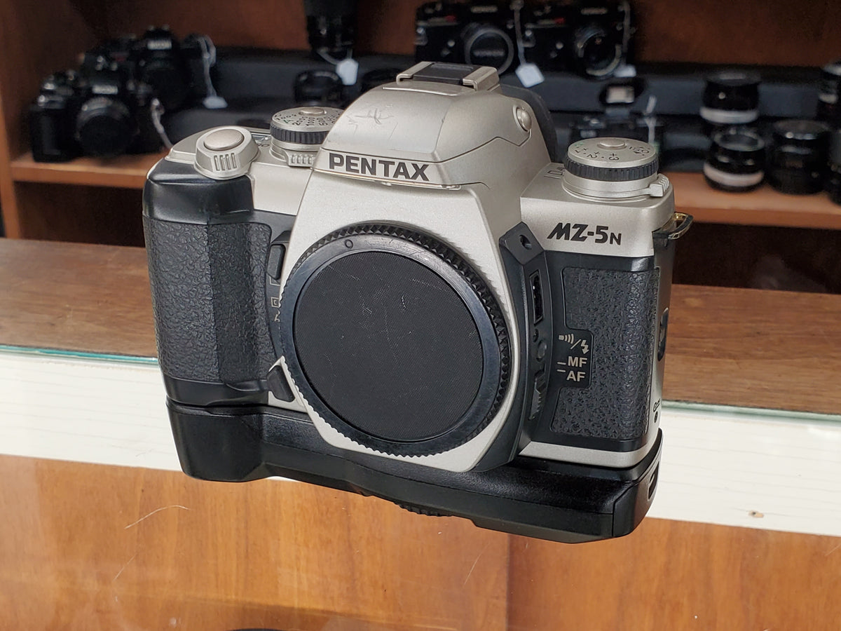 ☆☆美品　整備済　PENTAX MZ-5N ブラック F-736☆☆ Pentax MZ-5n w/Battery Grip 35mm Autofocus Film Camera, Warranty
