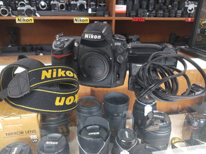 Nikon D700, FX Full Frame DSLR, 12.1MP, Battery Grip, Great Condition 9.5/10