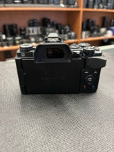 Load image into Gallery viewer, Olympus OM-D E-M5 Mark II camera - Near Mint Condition