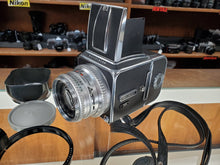 Load image into Gallery viewer, MINT Hasselblad 500 C w/Carl Zeiss 80mm 2.8 Lens, Film back, Fresh CLA - Paramount Camera &amp; Repair
