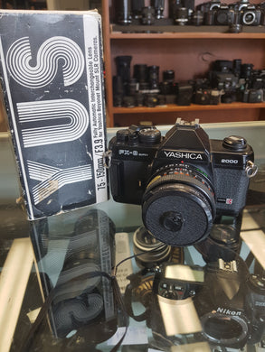 Kit Yashica FX-3 Super 2000 Camera, 50mm Lens and 75-150mm F3.9 YUS zoom lens