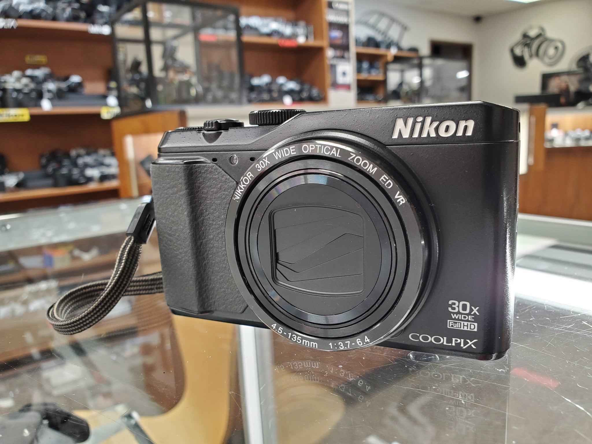 nikon coolpix s9900 digital camera with 30x optical zoom