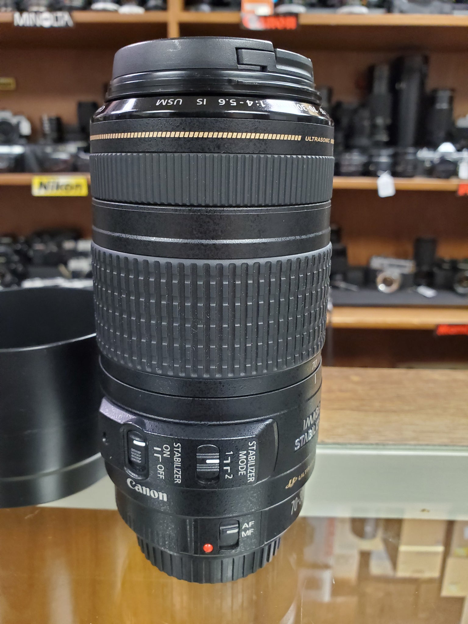 Canon EF 70-300 f/4-5.6 IS USM lens - Used Condition 9.5/10