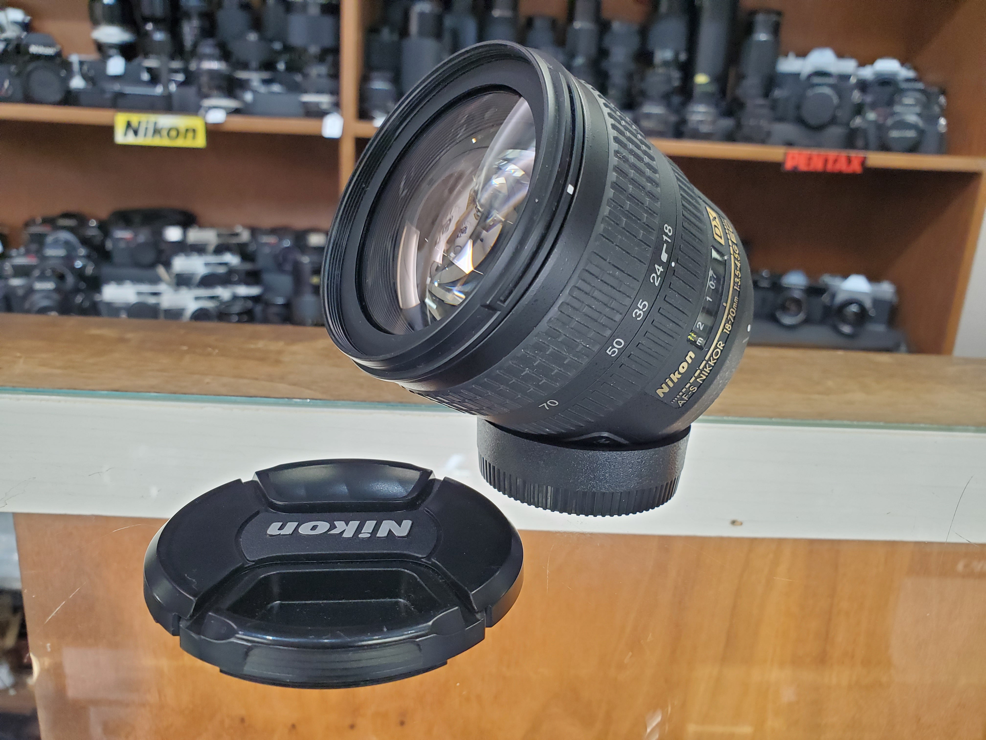Nikon 18-70mm f/3.5-4.5G ED IF AF-S DX Lens - Used Condition 10/10