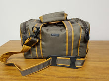 Load image into Gallery viewer, Vintage Vantage Used Film Camera Bag Green Large - Paramount Camera &amp; Repair