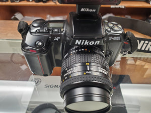 Nikon F-601/N6006,  AF SLR Film Camera w/Nikon 35-80mm lens, flash, Canada - Paramount Camera & Repair