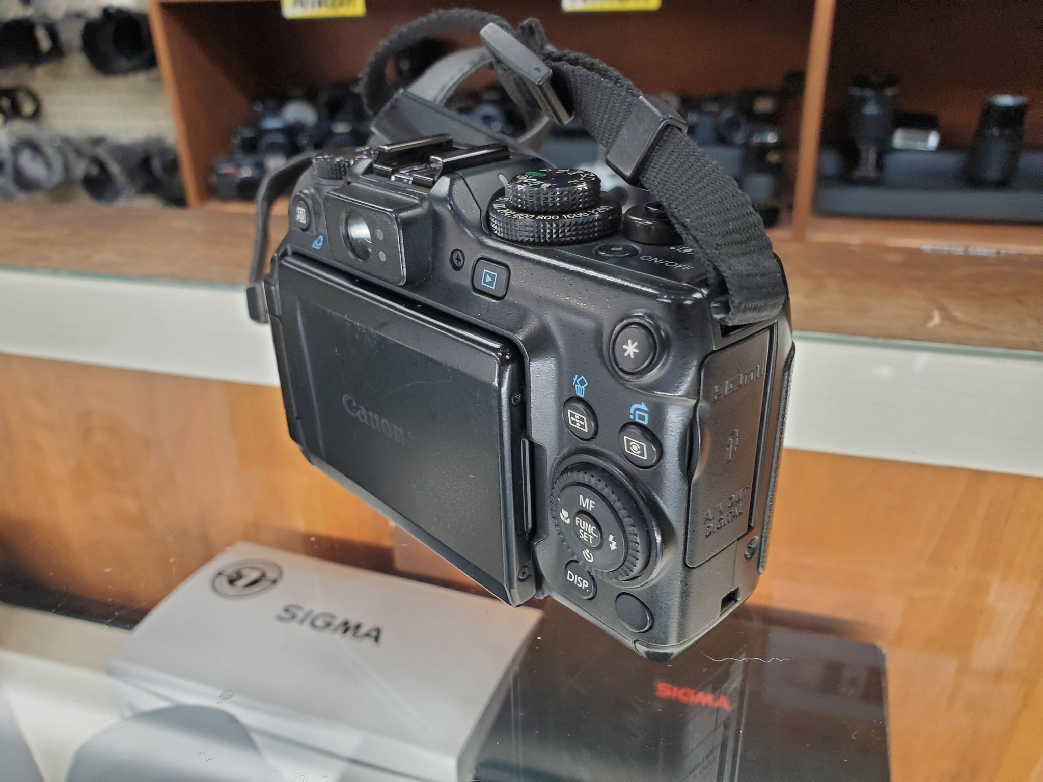 Canon G11 Mirrorless, 10MP, Digital Camera- Used Condition 9/10