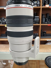 Load image into Gallery viewer, Canon EF 100-400mm f/4.5-5.6L IS USM lens - Pro Full Frame Telephoto - 9/10 - Paramount Camera &amp; Repair