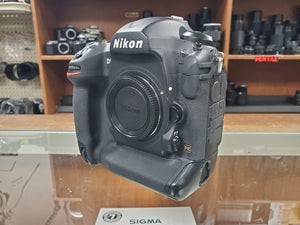 Nikon D5, Pro Full Frame DSLR, 20.8MP, 14FPS, Dual XQD, Like New - Paramount Camera & Repair