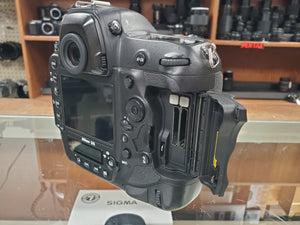 Nikon D5, Pro Full Frame DSLR, 20.8MP, 14FPS, Dual XQD, Like New - Paramount Camera & Repair