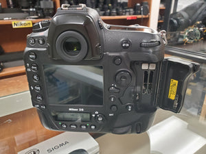 Nikon D5, Pro Full Frame DSLR, 20.8MP, 14FPS, Dual XQD, Like New - Paramount Camera & Repair