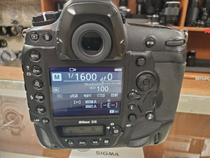 Nikon D5, Pro Full Frame DSLR, 20.8MP, 14FPS, Dual XQD, Like New - Paramount Camera & Repair