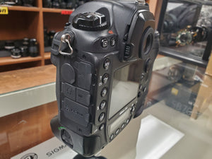 Nikon D5, Pro Full Frame DSLR, 20.8MP, 14FPS, Dual XQD, Like New - Paramount Camera & Repair