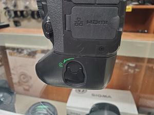 Nikon D5, Pro Full Frame DSLR, 20.8MP, 14FPS, Dual XQD, Like New - Paramount Camera & Repair