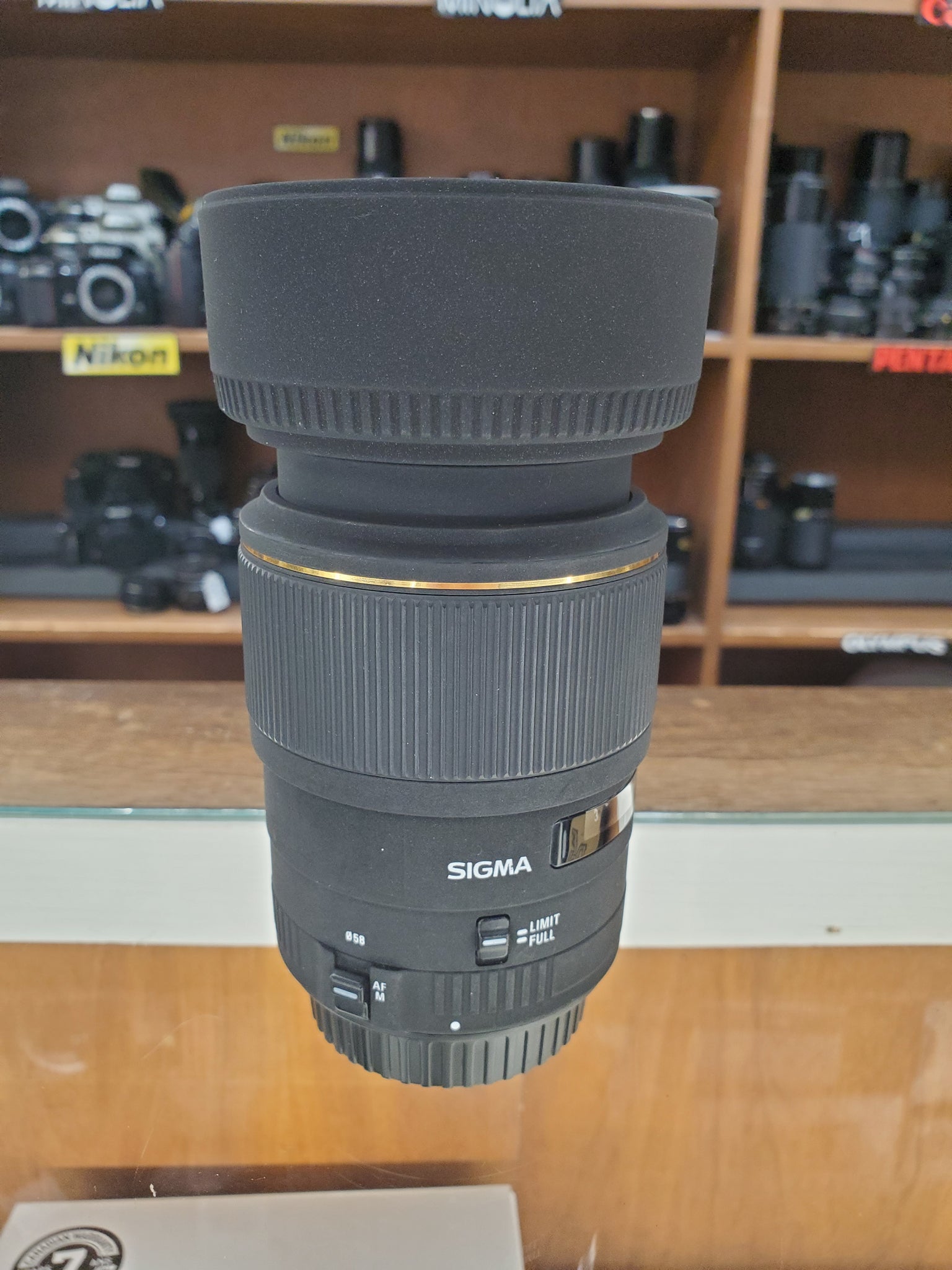 Sigma 105mm F2.8 EX DG Macro Lens - Full Frame-for Canon