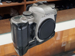 Pentax MZ-5n w/Battery Grip 35mm Autofocus Film Camera, Warranty, Canada - Paramount Camera & Repair
