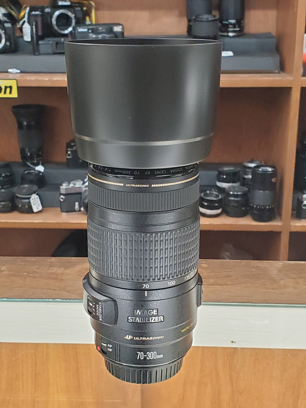 Canon EF 70-300 f/4-5.6 IS USM lens - Used Condition 9.5/10