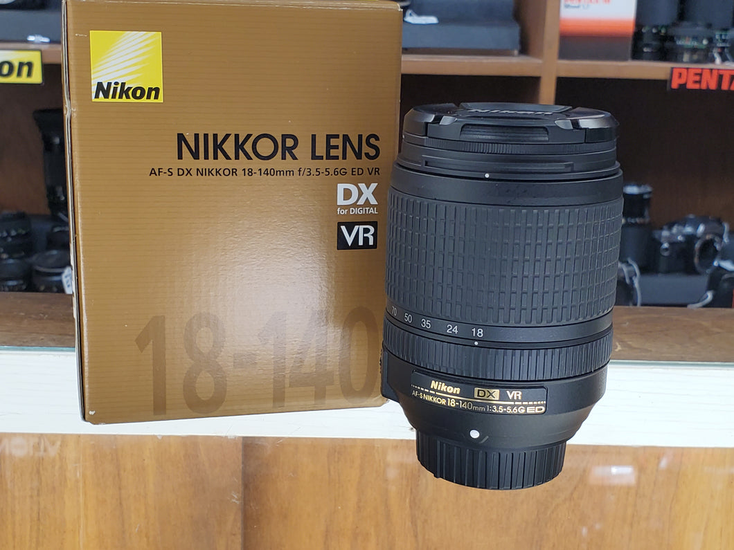 Nikon 18-140mm f/3.5-5.6G ED VR AF-S DX Lens - LIKE NEW 10/10