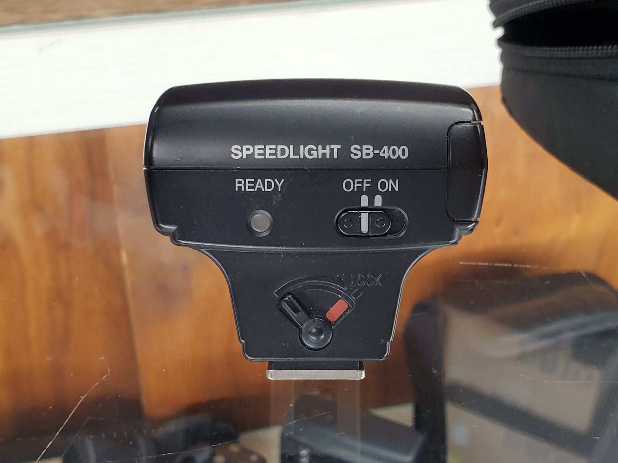 thumbnail image 2 of Nikon SB400 Speedlight Flash For DSLR Camera 2 of 11
